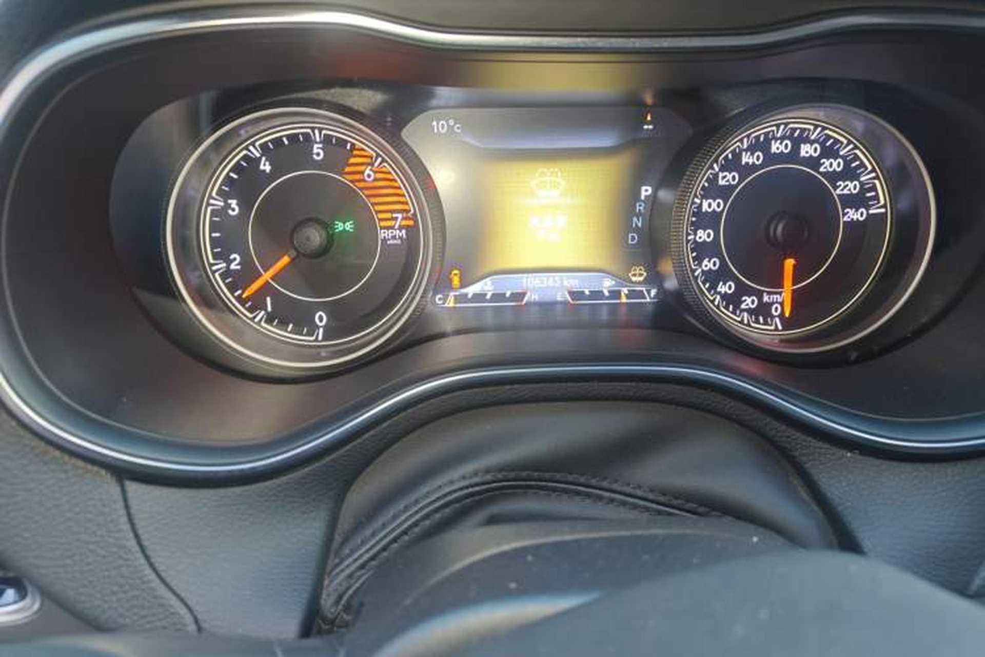 Used Jeep Cherokee 2020 2.0T Two-Wheel Drive Leading Edition Odometer Close Up
