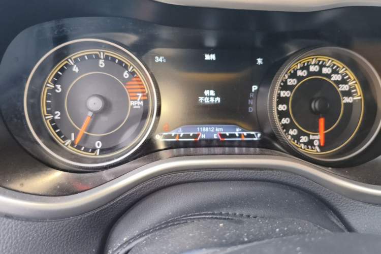 Used Jeep Cherokee 2020 2.0L Two-Wheel Drive Classic Sports Edition Odometer Close Up