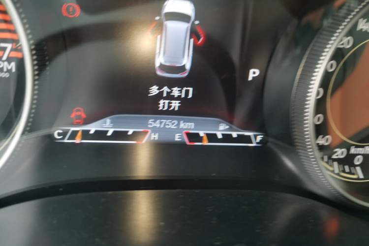 Used Jeep Cherokee 2020 2.0L Two-Wheel Drive Classic Sports Edition Odometer Close Up
