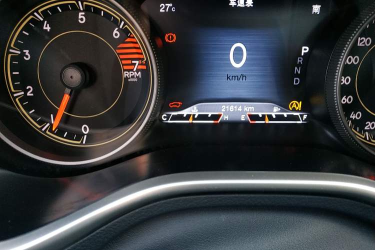 Used Jeep Cherokee 2020 2.0L Two-Wheel Drive Classic Sports Edition Odometer Close Up