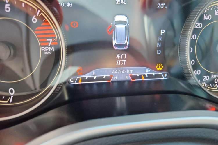 Used Jeep Cherokee 2020 2.0L Two-Wheel Drive Classic Sports Edition Odometer Close Up