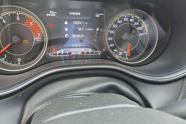 Used Jeep Cherokee 2020 2.0T Two-Wheel Drive Leading Edition Odometer Close Up