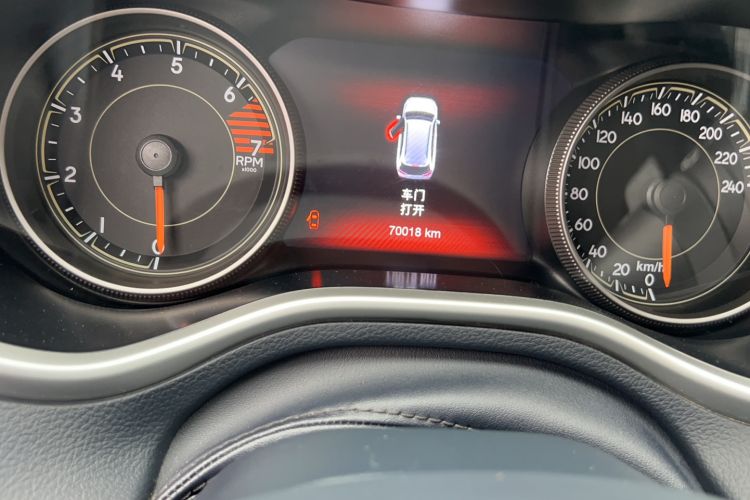 Used Jeep Cherokee 2020 2.0L Two-Wheel Drive Classic Sports Edition Odometer Close Up