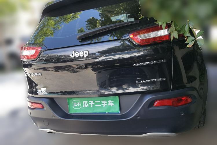 Used Jeep Cherokee 2020 2.0L Two-Wheel Drive Classic Sports Edition Rear