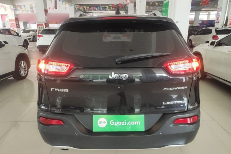 Used Jeep Cherokee 2020 2.0L Two-Wheel Drive Classic Sports Edition Rear