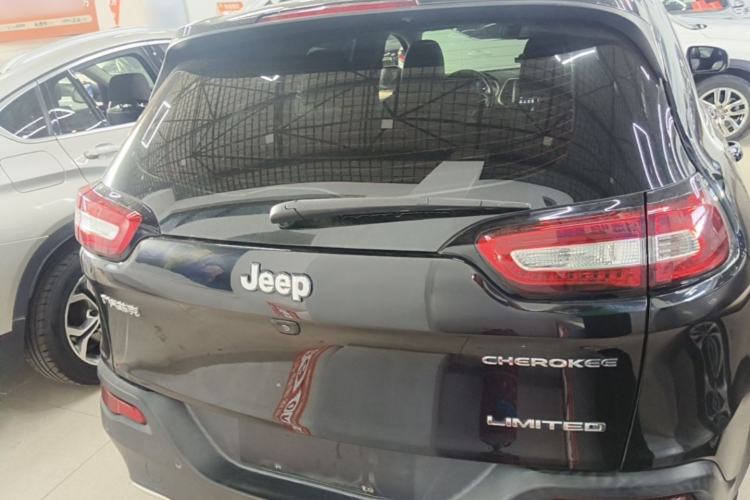 Used Jeep Cherokee 2020 2.0L Two-Wheel Drive Classic Sports Edition Rear