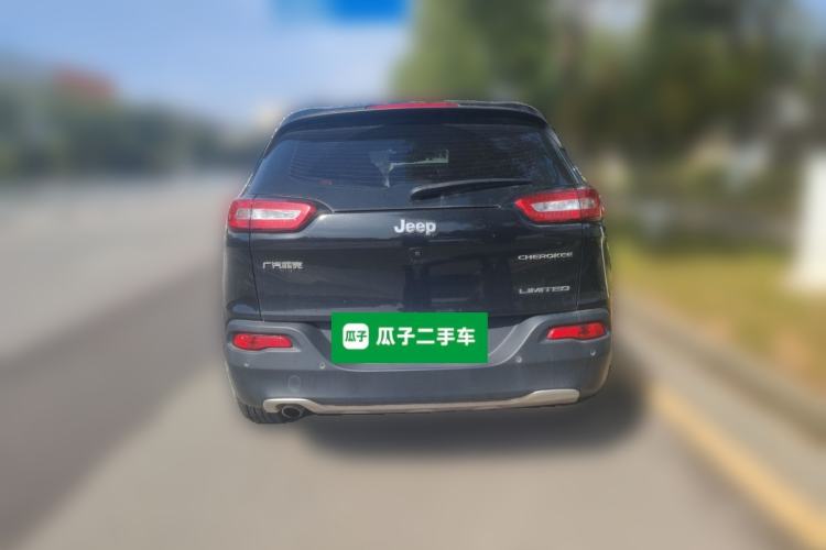 Used Jeep Cherokee 2020 2.0L Two-Wheel Drive Classic Sports Edition Rear
