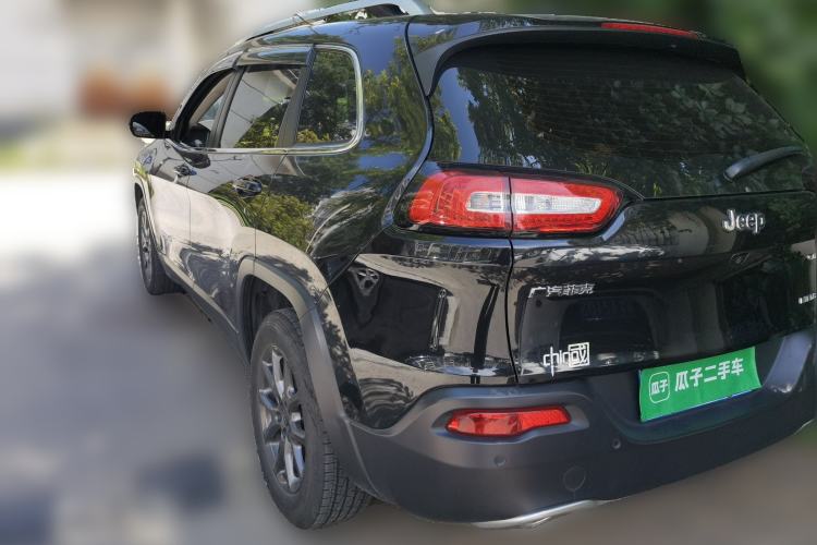 Used Jeep Cherokee 2020 2.0L Two-Wheel Drive Classic Sports Edition Rear Left 45 Deg