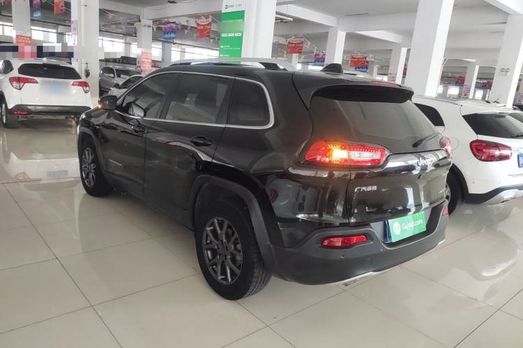 Used Jeep Cherokee 2020 2.0L Two-Wheel Drive Classic Sports Edition Rear Left 45 Deg