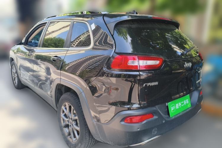 Used Jeep Cherokee 2020 2.0L Two-Wheel Drive Classic Sports Edition Rear Left 45 Deg