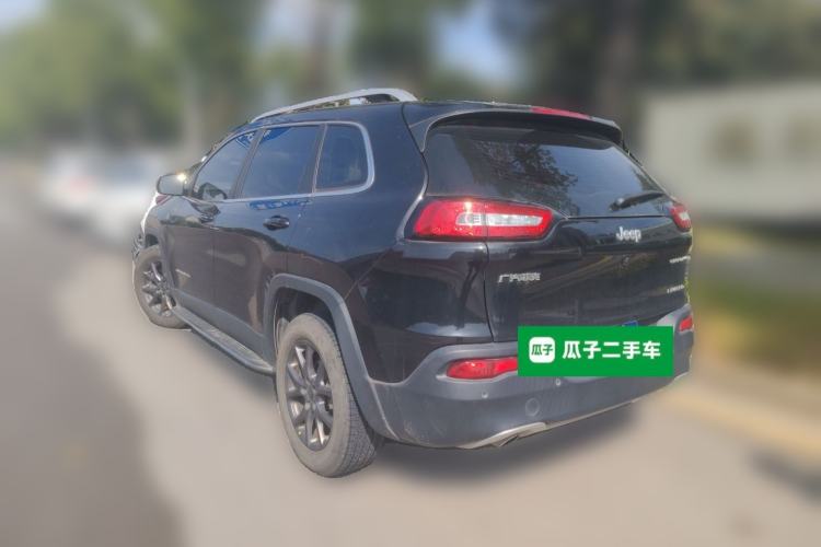 Used Jeep Cherokee 2020 2.0L Two-Wheel Drive Classic Sports Edition Rear Left 45 Deg