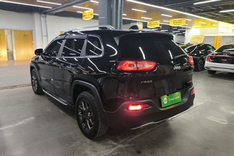 Used Jeep Cherokee 2020 2.0L Two-Wheel Drive Classic Sports Edition Rear Left 45 Deg