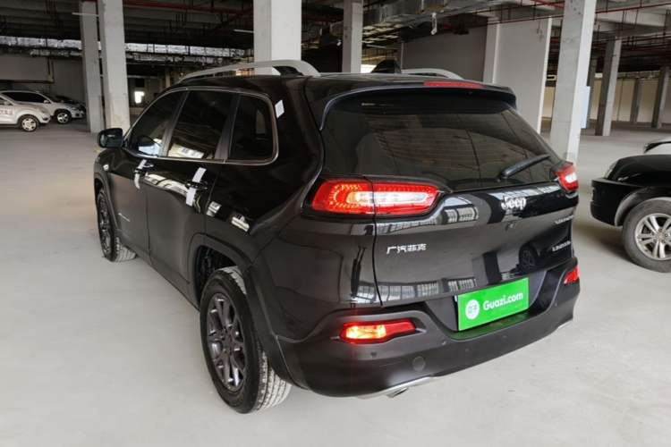 Used Jeep Cherokee 2020 2.0L Two-Wheel Drive Classic Sports Edition Rear Left 45 Deg