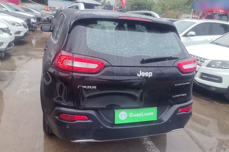 Used Jeep Cherokee 2020 2.0L Two-Wheel Drive Classic Sports Edition Rear