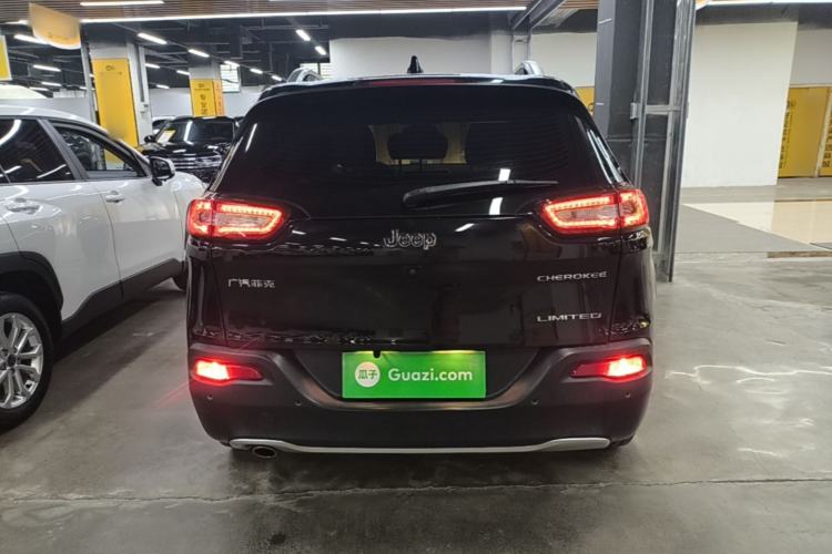 Used Jeep Cherokee 2020 2.0L Two-Wheel Drive Classic Sports Edition Rear