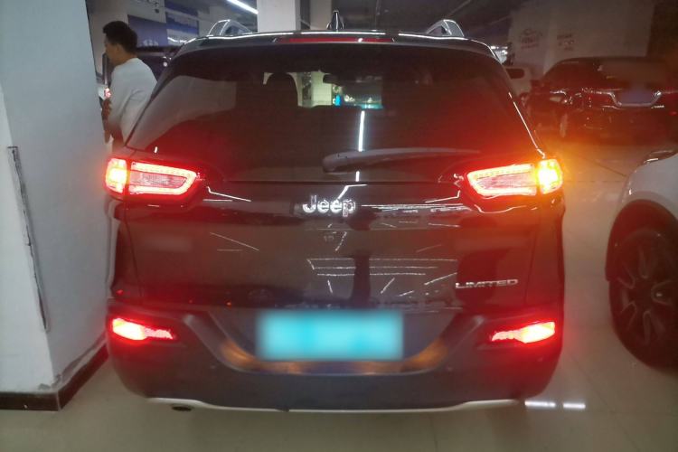 Used Jeep Cherokee 2020 2.0L Two-Wheel Drive Classic Sports Edition Rear