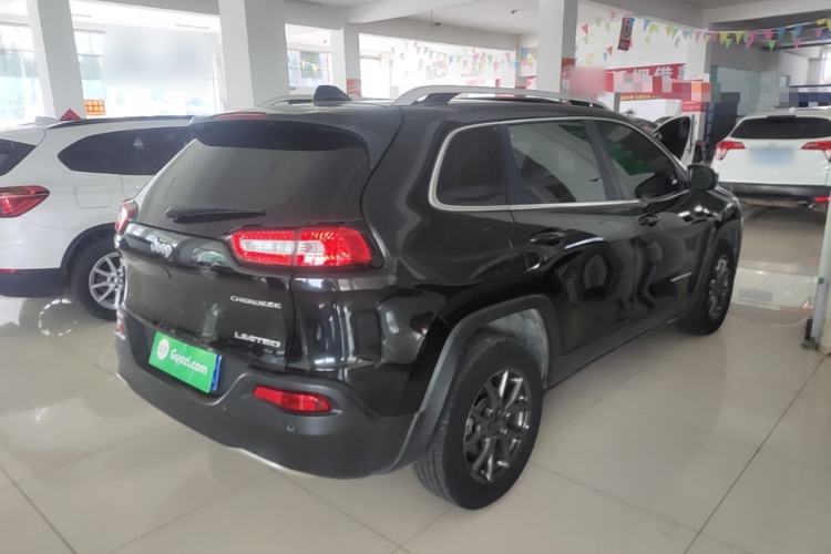 Used Jeep Cherokee 2020 2.0L Two-Wheel Drive Classic Sports Edition Rear Right 45 Deg