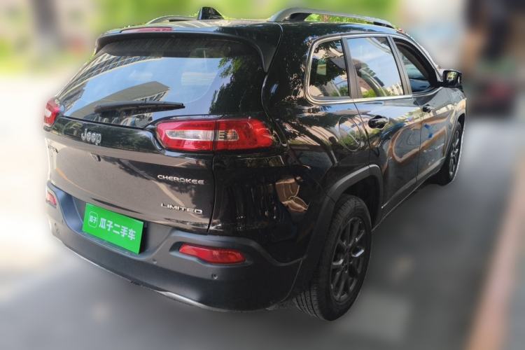 Used Jeep Cherokee 2020 2.0L Two-Wheel Drive Classic Sports Edition Rear Right 45 Deg