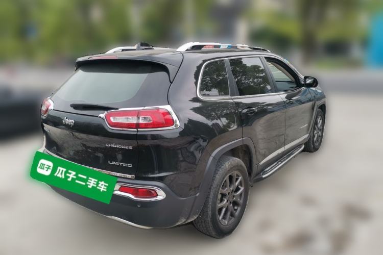 Used Jeep Cherokee 2020 2.0L Two-Wheel Drive Classic Sports Edition Rear Right 45 Deg