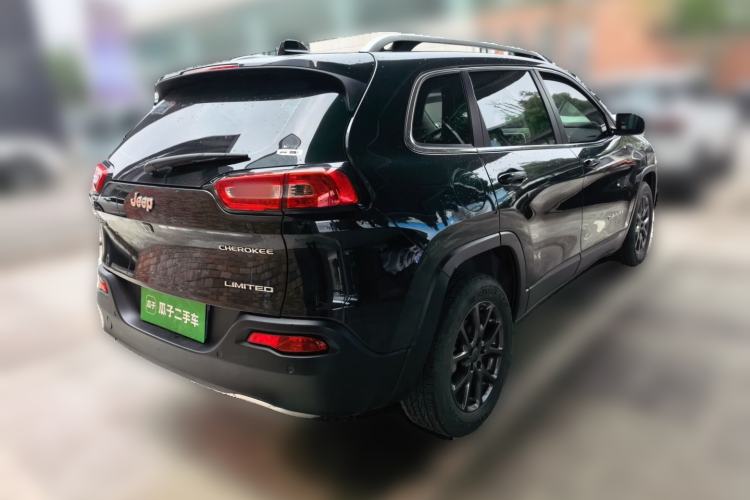 Used Jeep Cherokee 2020 2.0L Two-Wheel Drive Classic Sports Edition Rear Right 45 Deg