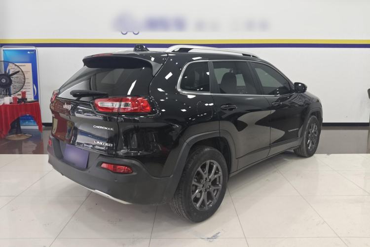 Used Jeep Cherokee 2020 2.0L Two-Wheel Drive Classic Sports Edition Rear Right 45 Deg