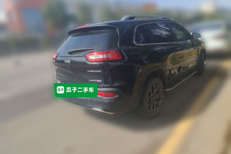 Used Jeep Cherokee 2020 2.0L Two-Wheel Drive Classic Sports Edition Rear Right 45 Deg