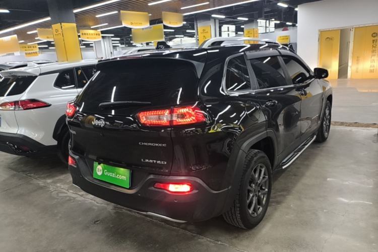 Used Jeep Cherokee 2020 2.0L Two-Wheel Drive Classic Sports Edition Rear Right 45 Deg