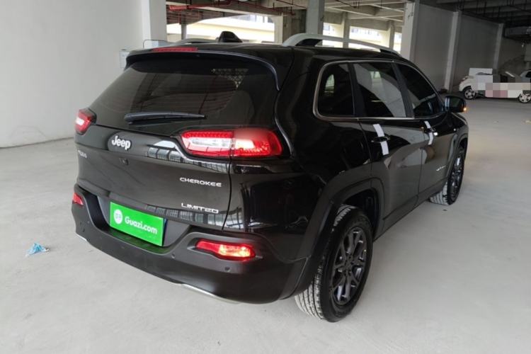 Used Jeep Cherokee 2020 2.0L Two-Wheel Drive Classic Sports Edition Rear Right 45 Deg