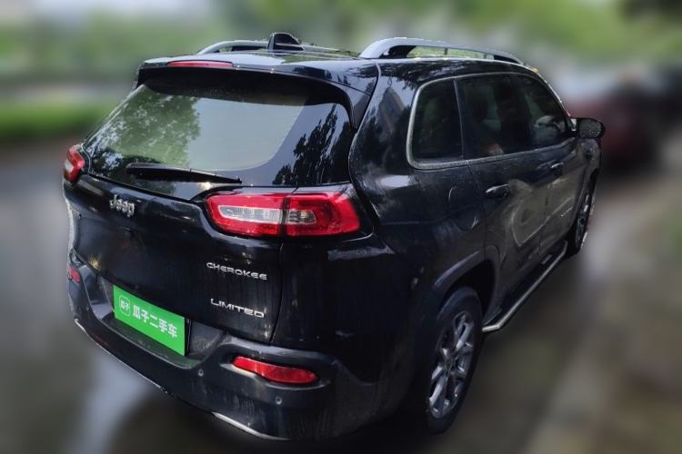 Used Jeep Cherokee 2020 2.0L Two-Wheel Drive Classic Sports Edition Rear Right 45 Deg