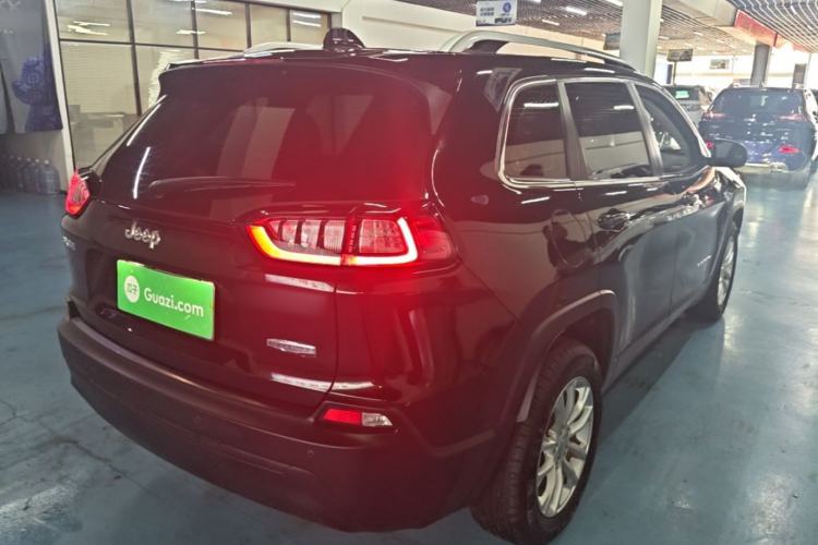 Used Jeep Cherokee 2020 2.0L Two-Wheel Drive Safety Upgrade Edition Rear Right 45 Deg