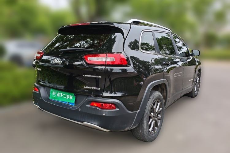 Used Jeep Cherokee 2020 2.0L Two-Wheel Drive Classic Sports Edition Rear Right 45 Deg