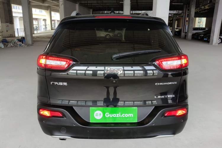 Used Jeep Cherokee 2020 2.0L Two-Wheel Drive Classic Sports Edition Rear