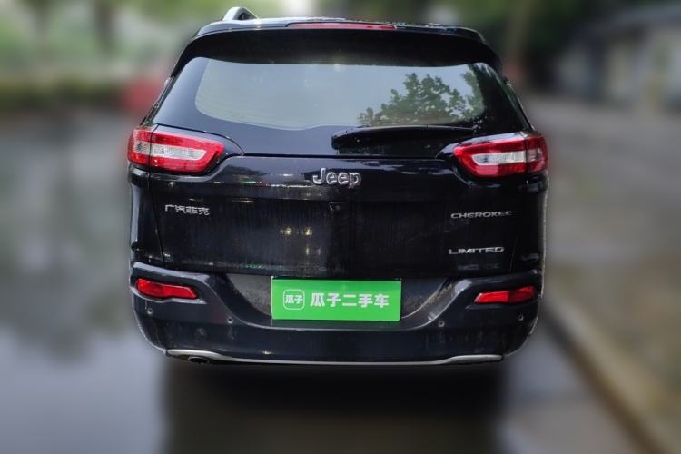 Used Jeep Cherokee 2020 2.0L Two-Wheel Drive Classic Sports Edition Rear