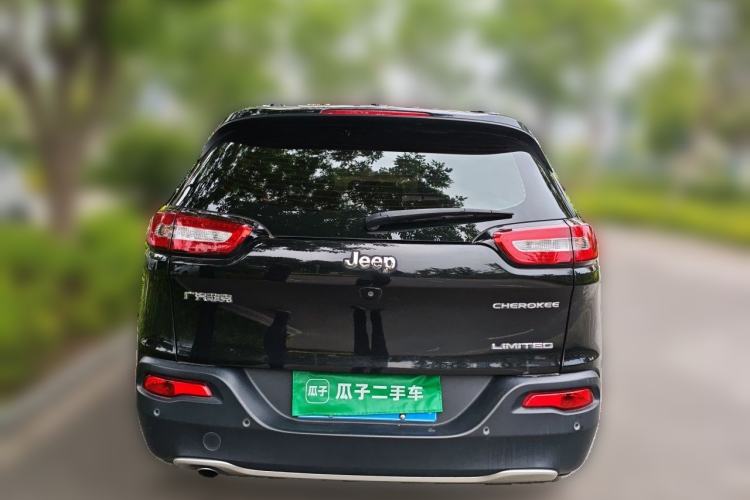 Used Jeep Cherokee 2020 2.0L Two-Wheel Drive Classic Sports Edition Rear