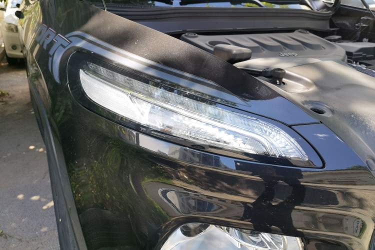 Used Jeep Cherokee 2020 2.0L Two-Wheel Drive Classic Sports Edition Right Front Headlight