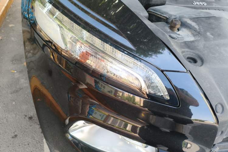 Used Jeep Cherokee 2020 2.0L Two-Wheel Drive Classic Sports Edition Right Front Headlight