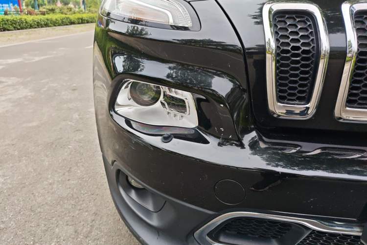 Used Jeep Cherokee 2020 2.0L Two-Wheel Drive Classic Sports Edition Right Front Headlight