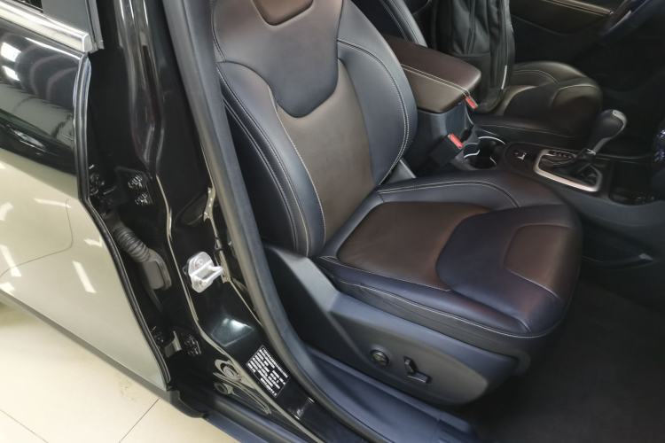 Used Jeep Cherokee 2020 2.0L Two-Wheel Drive Classic Sports Edition Right Front Seat