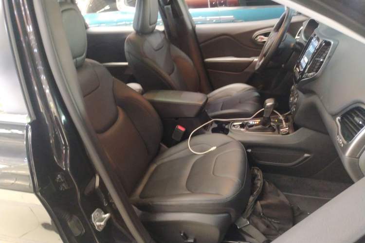 Used Jeep Cherokee 2020 2.0T Four-Wheel Drive Elite Edition Right Front Seat