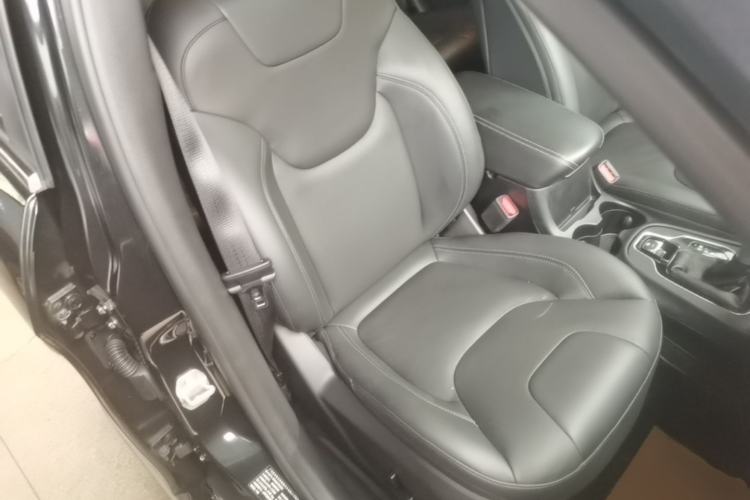 Used Jeep Cherokee 2020 2.0T Two-Wheel Drive Leading Edition Right Front Seat