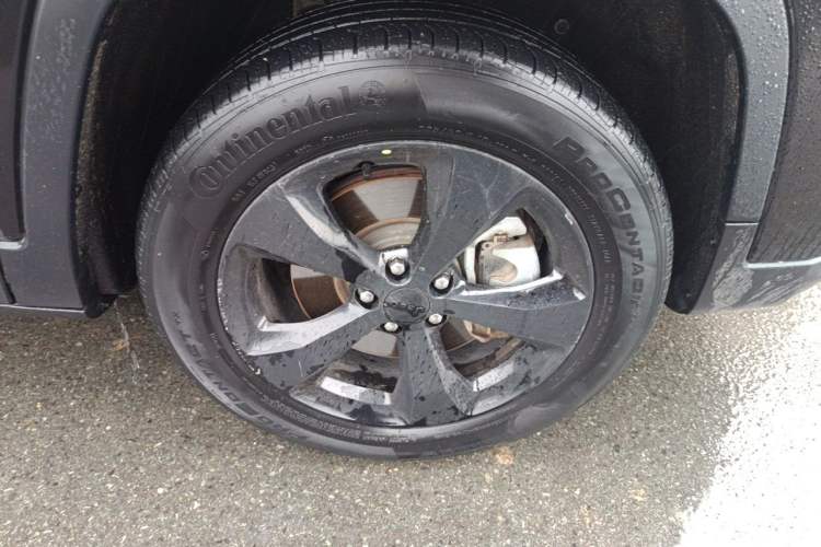 Used Jeep Cherokee 2020 2.0T Four-Wheel Drive Night Eagle Edition Right Front Wheel Hub