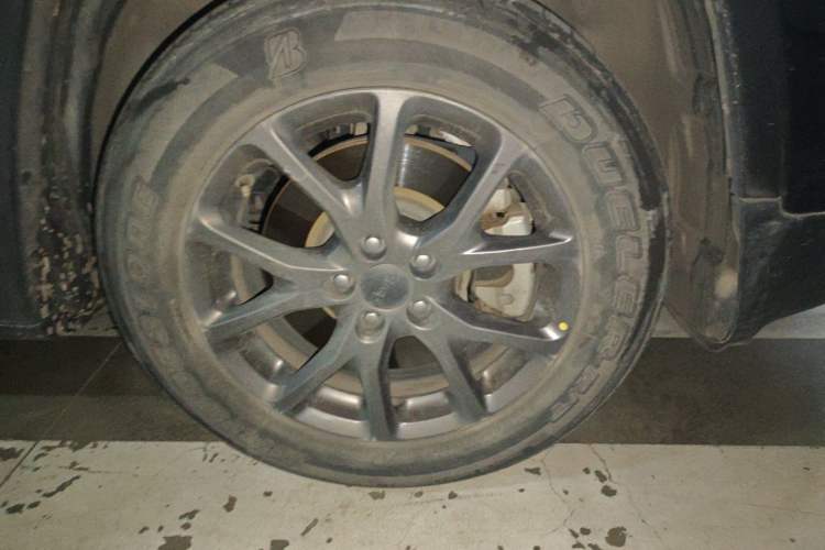 Used Jeep Cherokee 2020 2.0L Two-Wheel Drive Classic Sports Edition Right Front Wheel Hub
