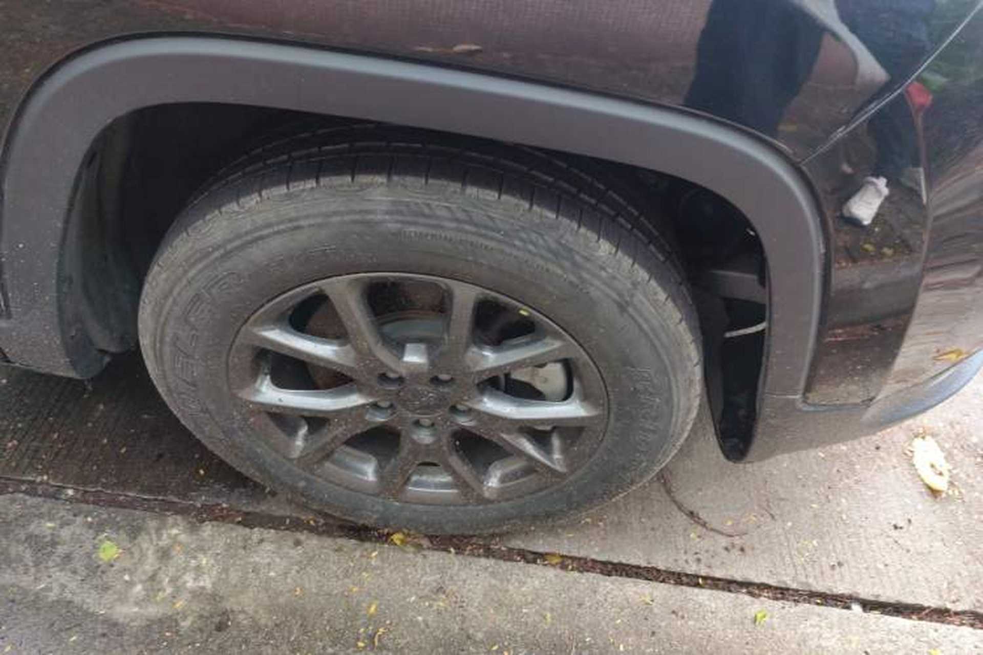 Used Jeep Cherokee 2020 2.0L Two-Wheel Drive Classic Sports Edition Right Front Wheel Hub