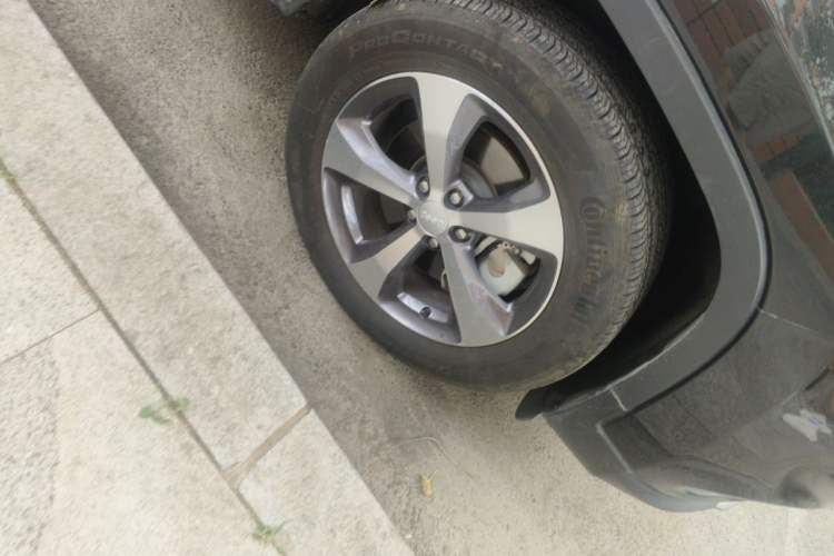 Used Jeep Cherokee 2020 2.0T Four-Wheel Drive Luxury Edition Right Front Wheel Hub