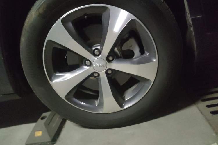 Used Jeep Cherokee 2020 2.0T Two-Wheel Drive Leading Edition Right Front Wheel Hub
