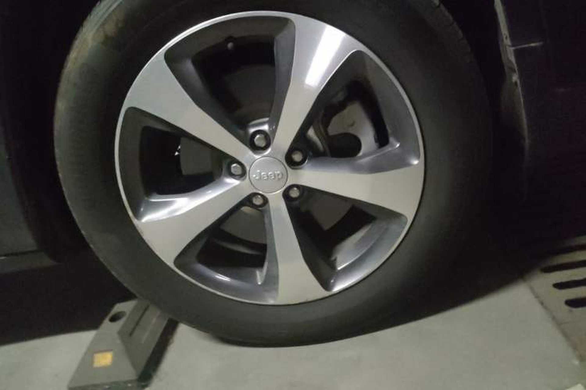 Used Jeep Cherokee 2020 2.0T Two-Wheel Drive Leading Edition Right Front Wheel Hub