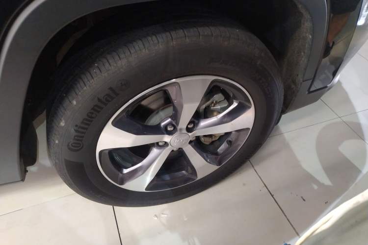 Used Jeep Cherokee 2020 2.0T Four-Wheel Drive Elite Edition Right Front Wheel Hub