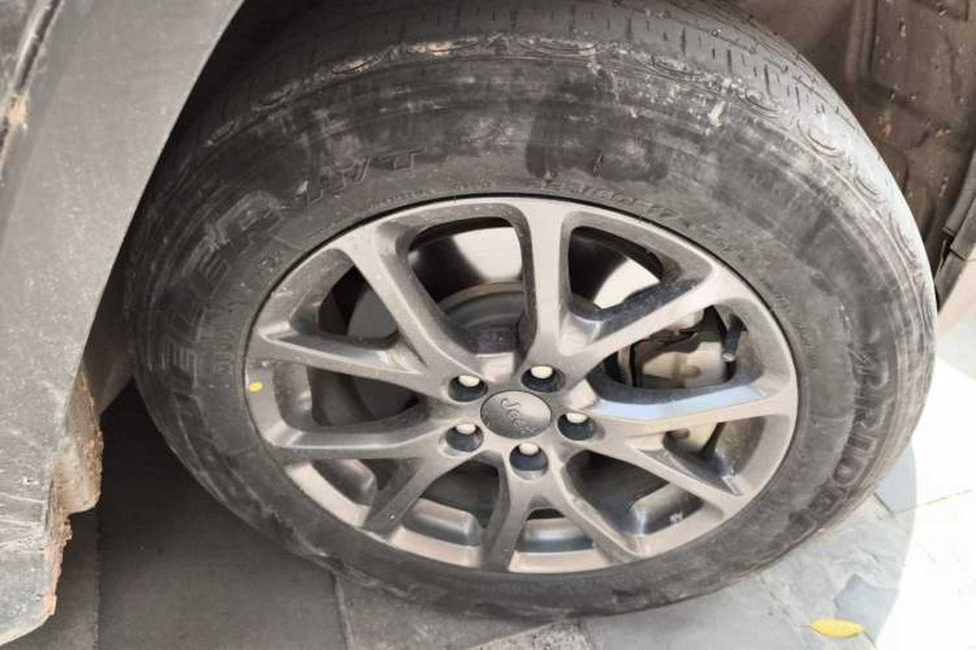 Used Jeep Cherokee 2020 2.0L Two-Wheel Drive Classic Sports Edition Right Front Wheel Hub