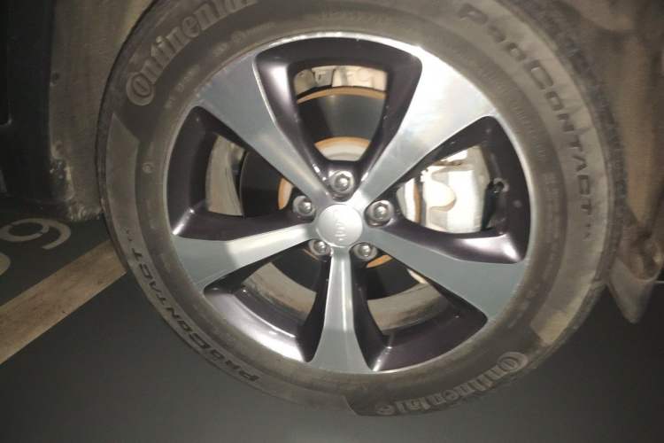 Used Jeep Cherokee 2020 2.0T Four-Wheel Drive Elite Edition Right Front Wheel Hub