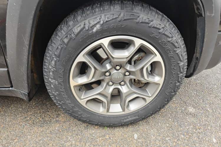 Used Jeep Cherokee 2020 2.0T Four-Wheel Drive Elite Edition Right Front Wheel Hub